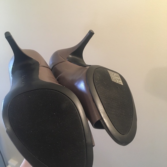 NWT (never worn) Nine West peep-toe heels - Picture 3 of 3